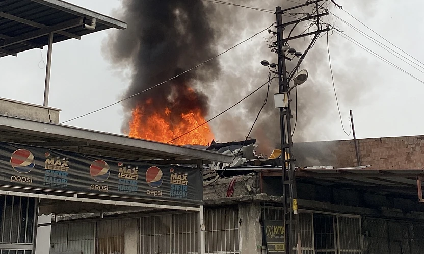 Sanayi Sitesinde Facia Eşiğinden Dönüldü: Yangın Yan Dükkânlara Sıçramadan Söndürüldü