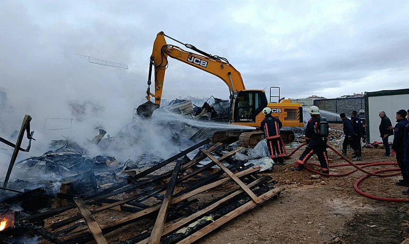 Şantiyede Yangın: İşçiler Tahliye Edildi