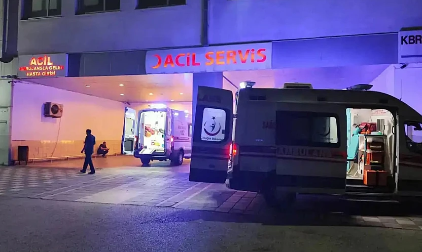 Tecde Mahallesi'nde Akşam Saatlerinde Kaza: 3 Kişi Yaralandı