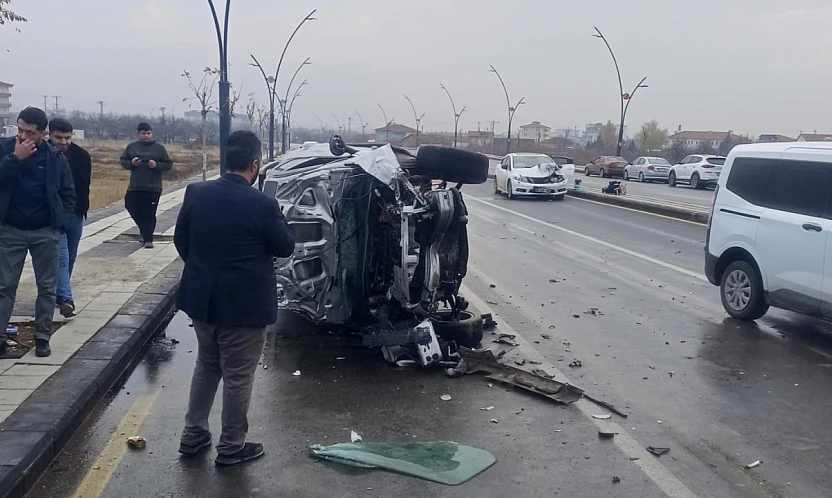 Topsöğüt'te Zincirleme Kaza 5 Yaralı