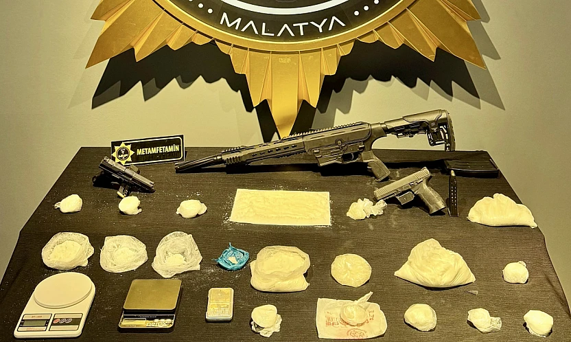 Torbacılara Operasyon: 2,2 Kilo Metamfetamin Ele Geçirildi