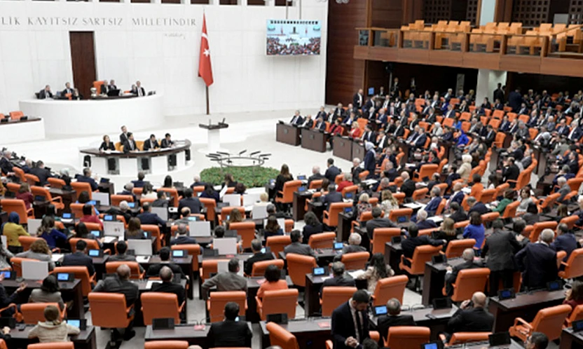 Trafik cezalarını artıran kanun teklifinde 6 madde kabul edildi