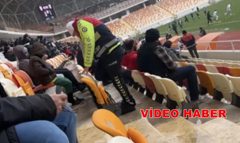 Tribünlerde İnsanlık Dersi: Üşüyen Çocuğa Polis Şefkati