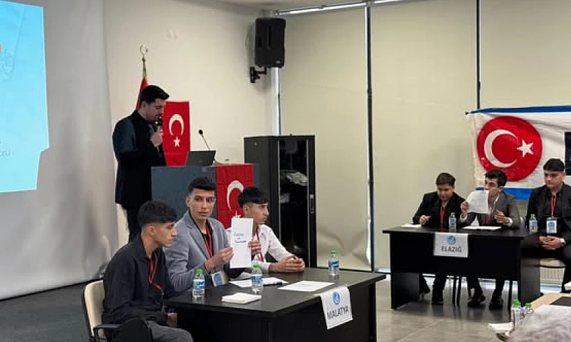 Ülkü Ocakları Ortaöğretim Bilgi Yarışması Elazığ'da Gerçekleştirildi