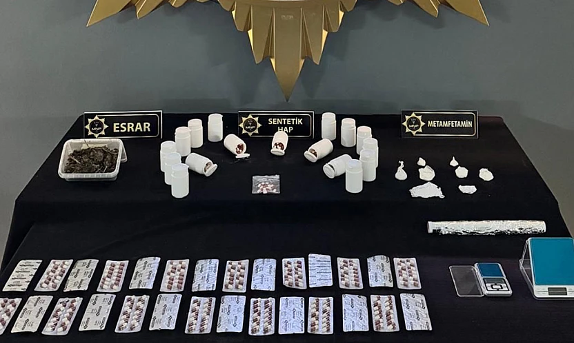 Uyuşturucu Operasyonunda Binlerce Sentetik Hap ve Metamfetamin Ele Geçti