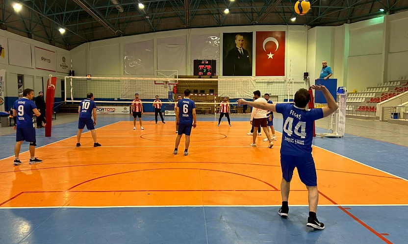 Voleybolda Kurumlar Yarışıyor, Malatya Kazanıyor