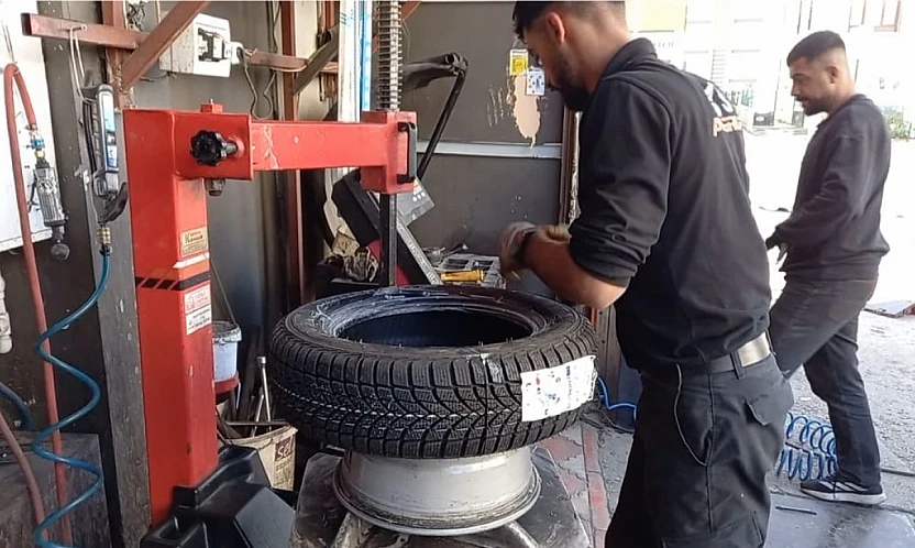 Yeni Düzenleme: Kış Lastiği Takmayan Ticari Araçlar Yola Devam Edemeyecek