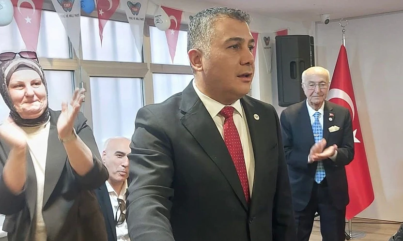 Yerli ve Milli Parti Kurultayında Coşku: 'Arkamızda Millet Var'