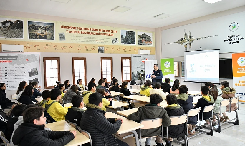 Yeşilyurt Belediyesi'nden Öğrencilere Uygulamalı Deprem Eğitimi